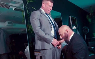 Muscular Bruce Beckham relentlessly bareback with Mark Vallant