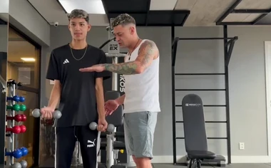 I fucked the skinny guy's ass from the gym without a condom