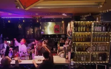Gay in bar vid