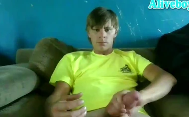 American brunette guy jerks off big thick cock