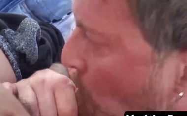 Inked amateur hunk sucks big hard dick