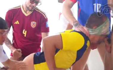 9 Caninos 🍆💦 VS 1 Bottom 🍑