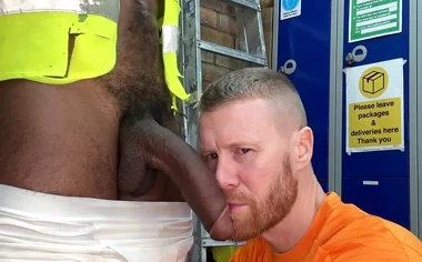Hot BBC Toblerone fucks Tradesman